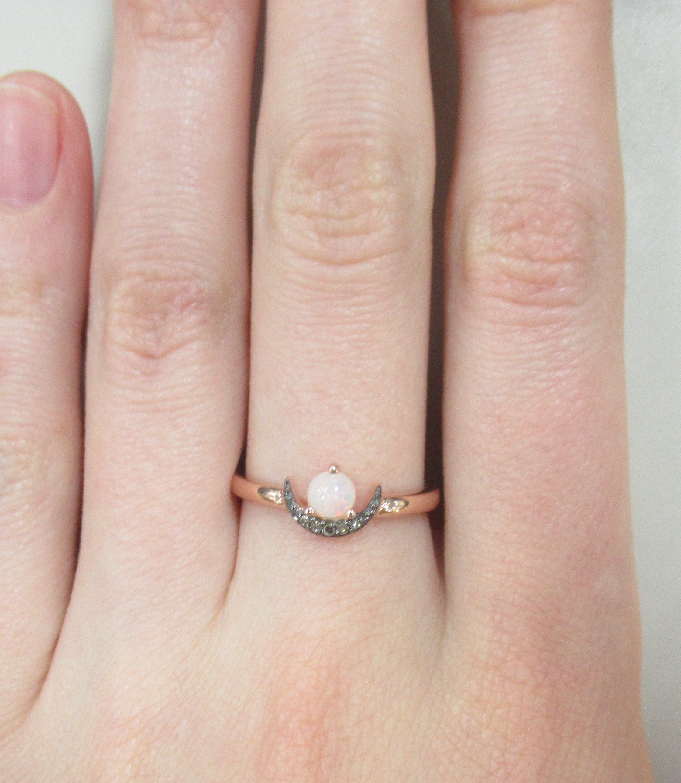 Серебряное кольцо с опалом и бриллиантами